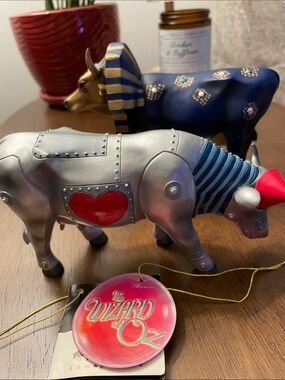 Cow Parade The Wizard of Oz Tin Cow and Tutancowmon Egyptian